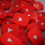 Несмотря на замедление, YouTube в четыре раза обошёл VK по размещению рекламы у блогеров в России