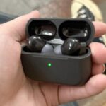 Забытые наушники в метро намекают на скорый старт продаж